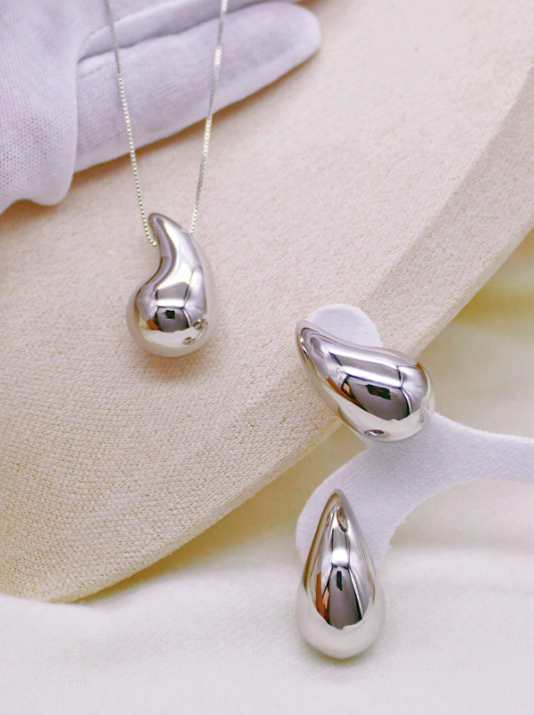 Conjunto Lágrima Colar e par de Brincos