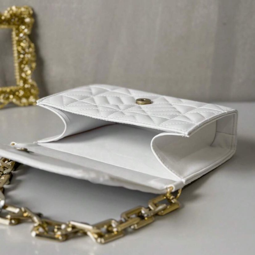 Bolsa quadrada aba minimalista bordada - Exclusive Bags - Montzel Collection