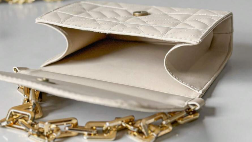 Bolsa quadrada aba minimalista bordada - Exclusive Bags - Montzel Collection