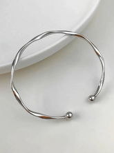 Pulseira Minimalista Fita de Mobius Torcida