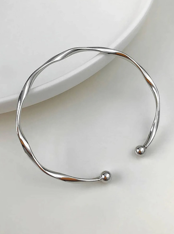 Pulseira Minimalista Fita de Mobius Torcida