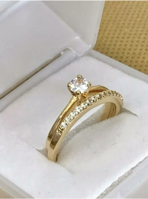 Anel Dourado em Aço Inox com Pedra Zircônia  + Saquinho