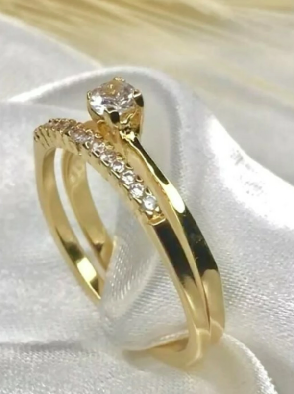Anel Dourado em Aço Inox com Pedra Zircônia  + Saquinho