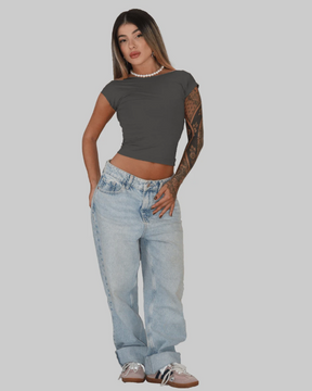 Blusa Baby Tee com Decote nas Costas