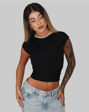 Blusa Baby Tee com Decote nas Costas