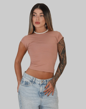 Blusa Baby Tee com Decote nas Costas