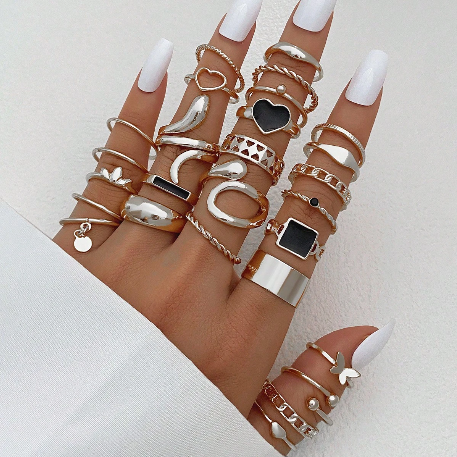 Conjunto de Anéis Silver Heart – 27 Peças com Estilo e Atitude