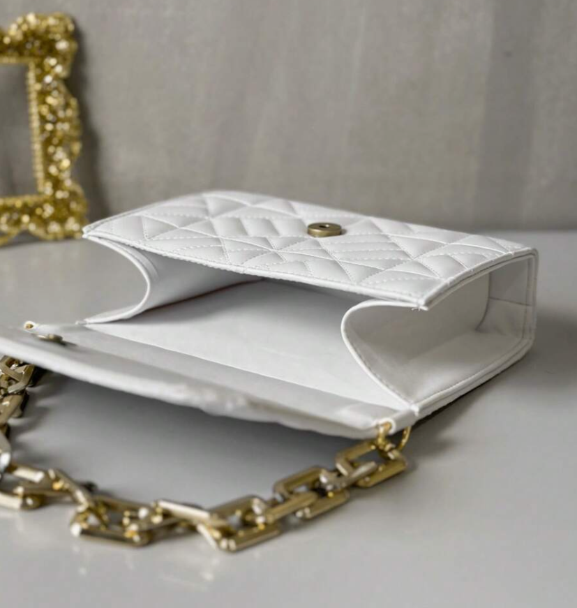 Bolsa quadrada aba minimalista bordada - Exclusive Bags - Montzel Collection 