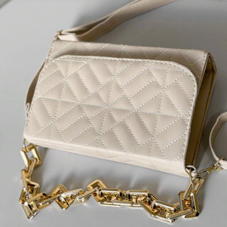 Bolsa quadrada aba minimalista bordada - Exclusive Bags - Montzel Collection 