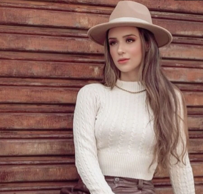 MISS RABBIT - Blusa De Cropped De Frio - Montzel Collection 